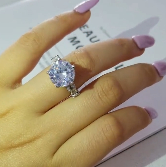 SOLD. Silver large round diamond solitaire ring - Picture 5 of 10